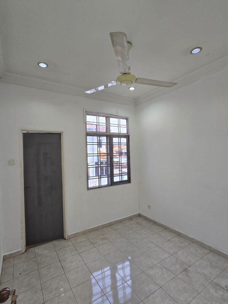 Nilai House With Store
